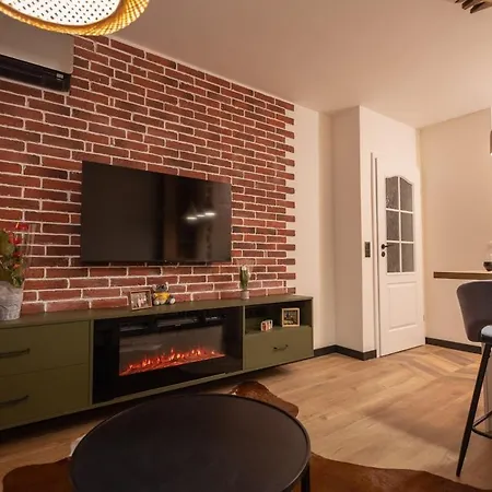 Апартамент Cozy & Comfortable With Free Parking София