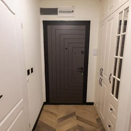 Cozy & Comfortable With Free Parking Апартамент