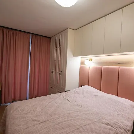 Cozy & Comfortable With Free Parking Апартамент *