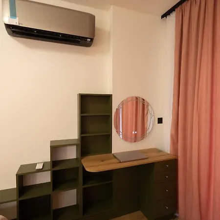 Cozy & Comfortable With Free Parking Апартамент *