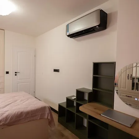 Cozy & Comfortable With Free Parking *