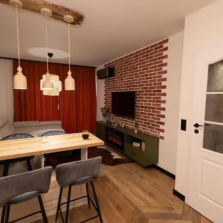 Апартамент Cozy & Comfortable With Free Parking