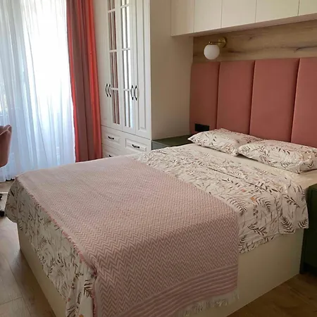 Cozy & Comfortable With Free Parking アパート